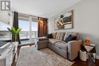 225 Sherway Gardens Rd in Toronto, ON - Building Photo - Building Photo