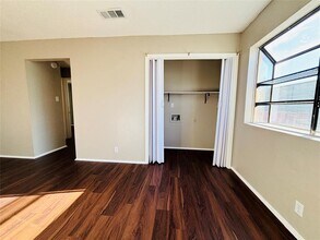 10211 Brownie Dr in Austin, TX - Building Photo - Building Photo