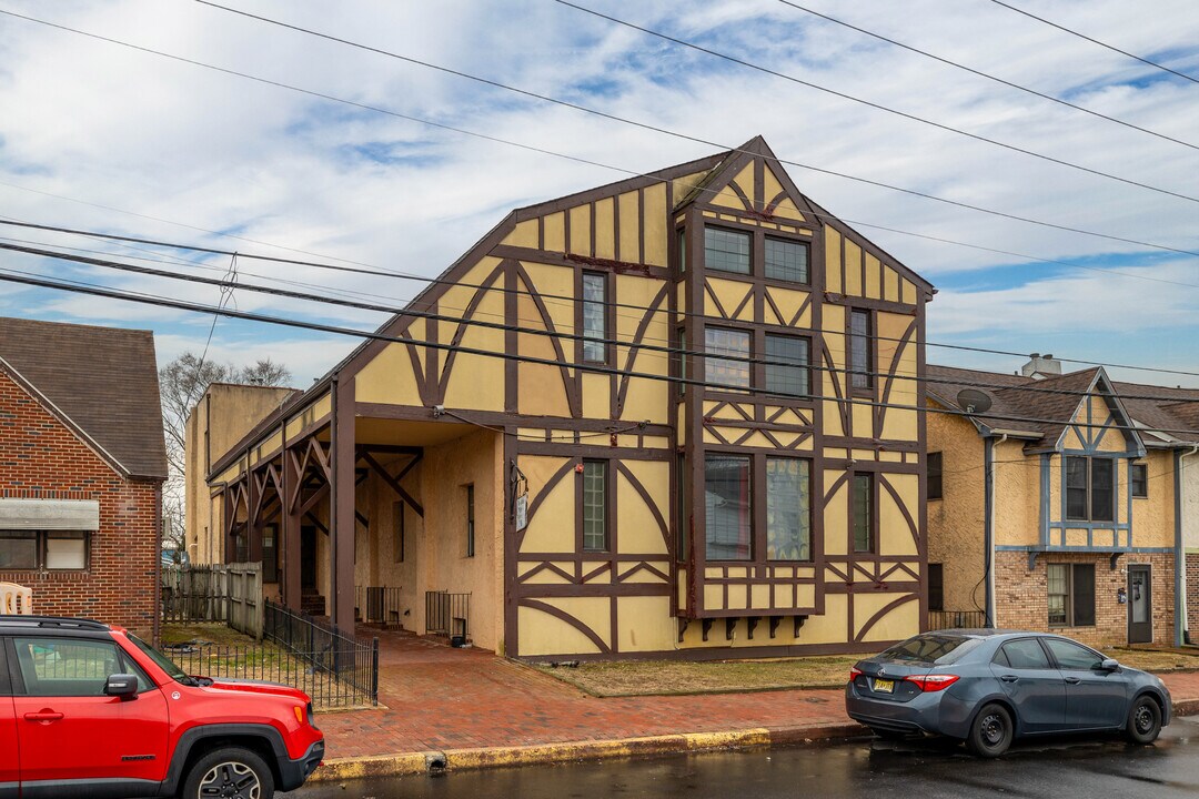 26 Library St in Williamstown, NJ - Building Photo