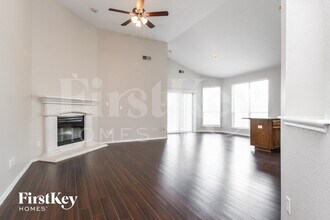 1101 Vista View Dr in Burleson, TX - Foto de edificio - Building Photo