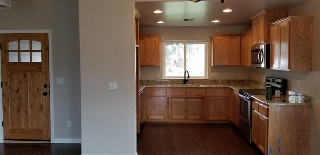 2905 SW Shimmer Ln in Grants Pass, OR - Building Photo - Building Photo