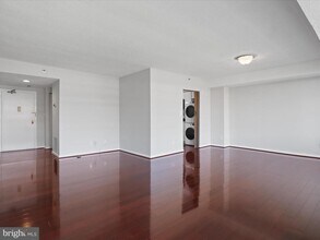 3713 S George Mason Dr in Falls Church, VA - Building Photo - Building Photo