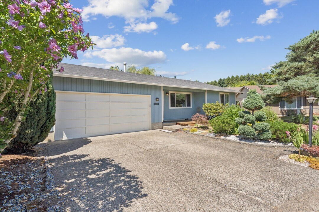 1331 SE Duke Dr in Hillsboro, OR - Building Photo