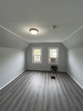 105 Brown Pl, Unit third floor in Jersey City, NJ - Building Photo - Building Photo