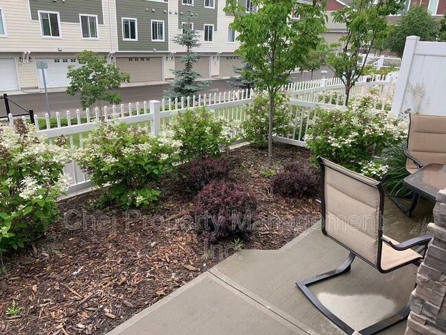 2003 Rabbit Hill Rd NW in Edmonton, AB - Building Photo - Building Photo