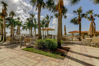 860 Mandalay Ave in Clearwater, FL - Building Photo - Building Photo