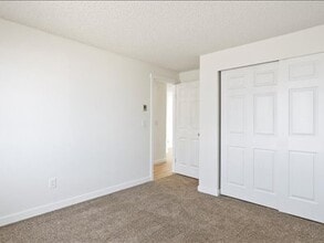 Kamden Court: Leasing Specials! Great location in Kennewick! in Kennewick, WA - Building Photo - Building Photo