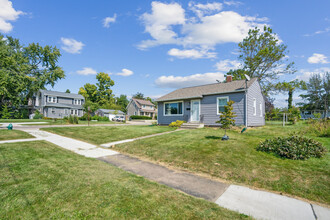 1060 17th St NE in Cedar Rapids, IA - Foto de edificio - Building Photo