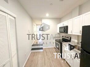 2404 W Thompson St in Philadelphia, PA - Building Photo - Building Photo