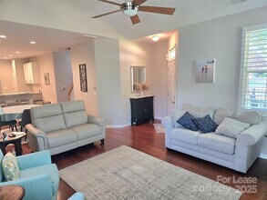 809 Ledgestone Ct, Unit _ in Tega Cay, SC - Foto de edificio - Building Photo