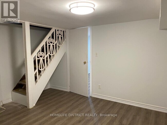 135 Emerson Ave in Toronto, ON - Building Photo - Building Photo