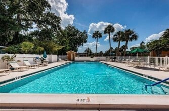 12760 Indian Rocks Rd, Unit 506 in Largo, FL - Foto de edificio - Building Photo