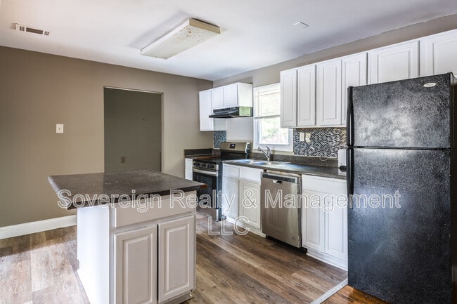 2833 Cardo Dr NW in Atlanta, GA - Building Photo - Building Photo