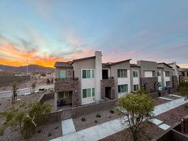 337 Laurel Peak Dr in Henderson, NV - Building Photo