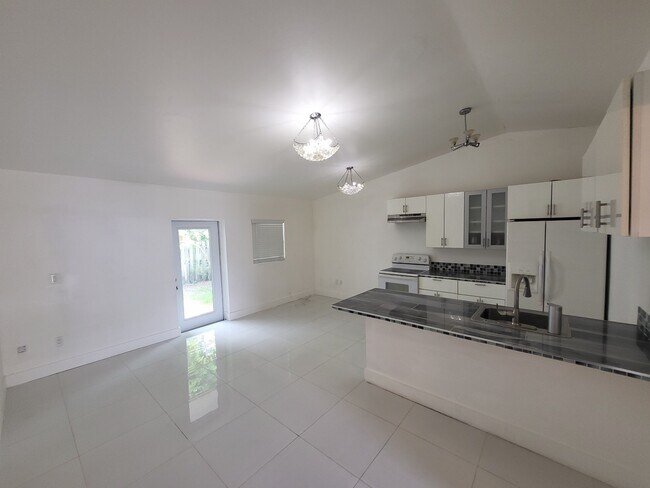 10374 SW 205th Terrace in Miami, FL - Building Photo - Building Photo