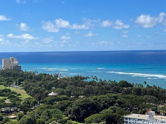 2600 Pualani Way in Honolulu, HI - Building Photo - Building Photo