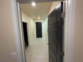 2897 E Tamarind Dr in Fresno, CA - Building Photo - Building Photo