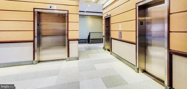 4600 S Four Mile Run Dr in Arlington, VA - Building Photo - Building Photo