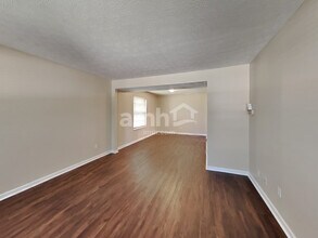 7799 Cobblesprings Dr in Avon, IN - Foto de edificio - Building Photo