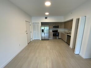 340 NW 206th Ter, Unit A2 in Miami, FL - Foto de edificio - Building Photo
