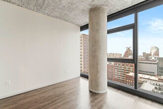 713 S Clark St in Chicago, IL - Foto de edificio - Building Photo