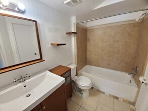 4630 Commander Dr, Unit 1028 in Orlando, FL - Building Photo - Building Photo
