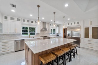 13000 Old Cutler Rd in Miami, FL - Building Photo - Building Photo