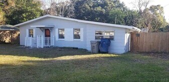700 Barksdale St in Pensacola, FL - Building Photo