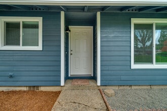 20901 SE Morrison St, Unit B in Gresham, OR - Foto de edificio - Building Photo