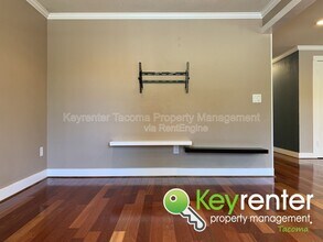 1355 E 44th St in Tacoma, WA - Building Photo - Building Photo