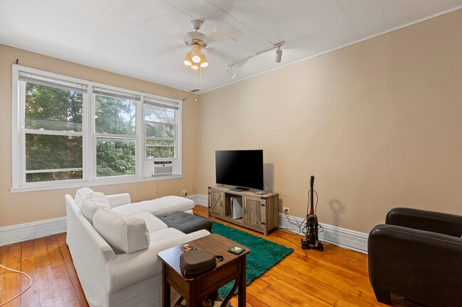1421 W Fletcher St in Chicago, IL - Building Photo - Building Photo