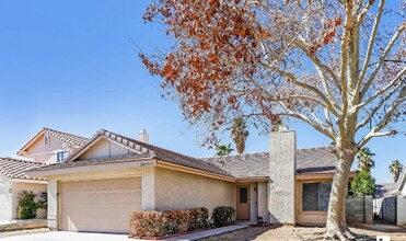 2343 Valleywood Rd in Henderson, NV - Foto de edificio - Building Photo
