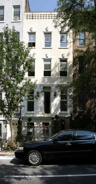 Converted to SFR in New York, NY - Foto de edificio