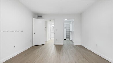 7975 SW 86th St in Miami, FL - Building Photo - Building Photo