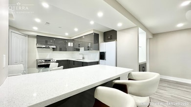 523 Feathergrass Cres in Mississauga, ON - Building Photo - Building Photo