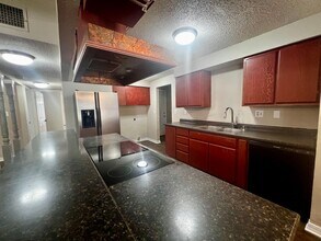 2101 48th St in Lubbock, TX - Foto de edificio - Building Photo