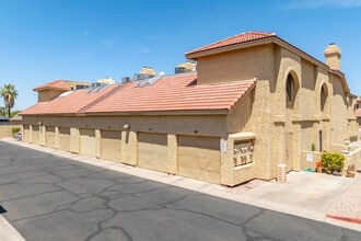 Elliot Place in Chandler, AZ - Building Photo - Building Photo