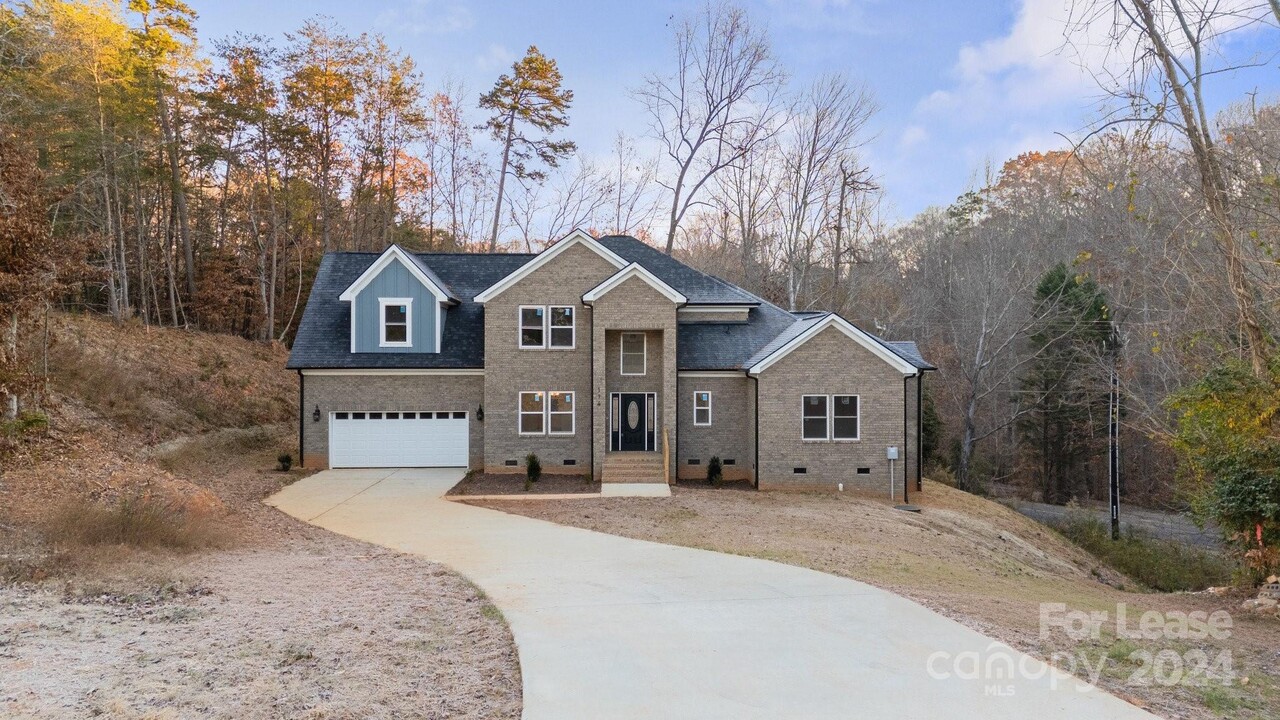 114 Cotswold Ct in Statesville, NC - Building Photo