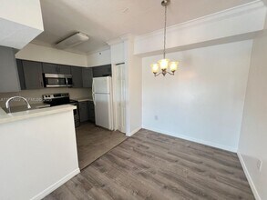 101 SW 117th Ave in Pembroke Pines, FL - Building Photo - Building Photo