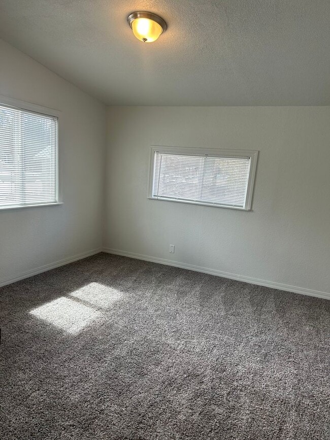 16182 South Dr in La Pine, OR - Building Photo - Building Photo