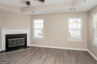 3560 Brookstone Way in Union City, GA - Foto de edificio - Building Photo