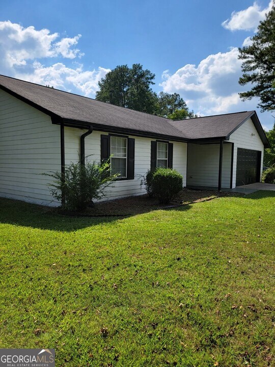 1331 Misty Ridge Ct in Hampton, GA - Building Photo
