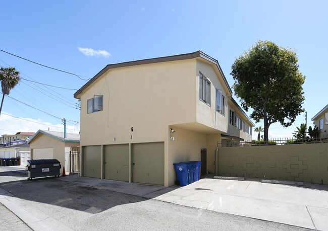 The Courtyard in Los Angeles, CA - Building Photo - Building Photo