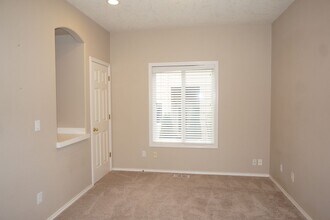 1341 NW Mayfield Rd in Portland, OR - Building Photo - Building Photo