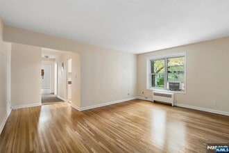 2350 Linwood Ave in Fort Lee, NJ - Building Photo - Building Photo