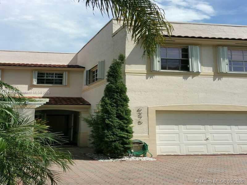 6275 NW 109th Ave in Doral, FL - Building Photo