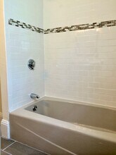 119 Lexington St, Unit 3R in Boston, MA - Building Photo - Building Photo