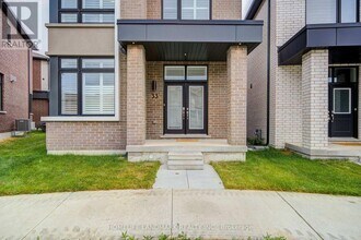 33 Golden Fern St in Markham, ON - Building Photo - Building Photo