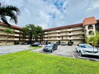 6061 N Falls Cir Dr, Unit 302 in Lauderhill, FL - Building Photo - Building Photo