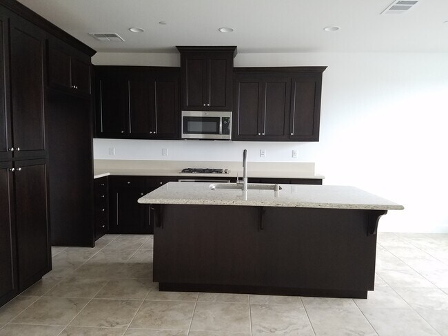 243 9th St in Marina, CA - Building Photo - Building Photo